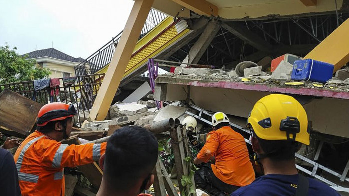 Мощно земетресение разтърси Индонезия